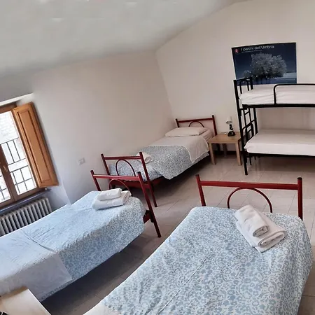Del Parco Di Monte Cucco Hostal *