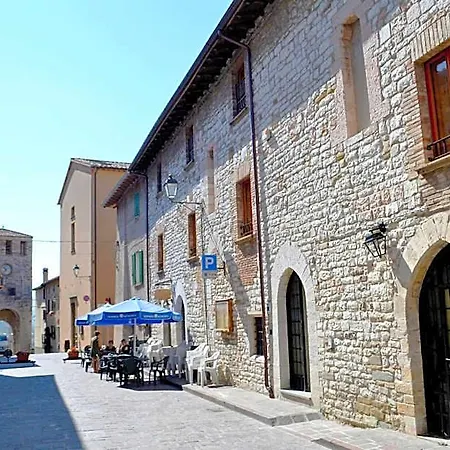 Del Parco Di Monte Cucco Hostal *