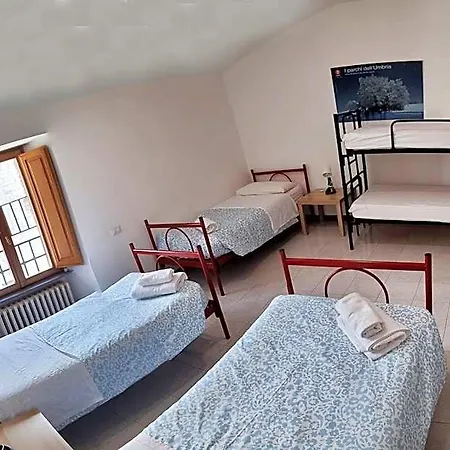Del Parco Di Monte Cucco Hostal *